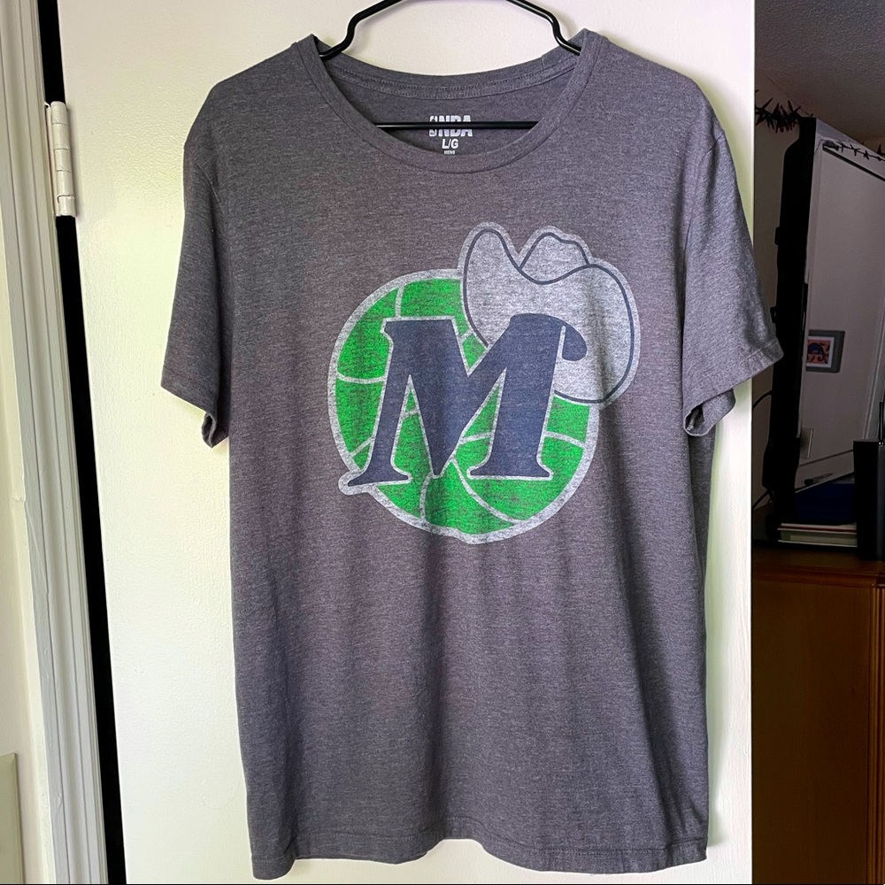 Sports tee